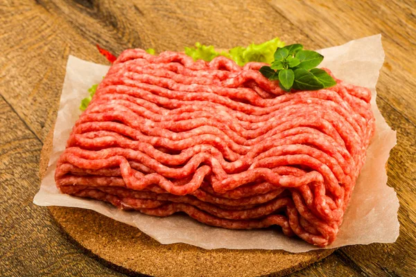 Carne Picada Res Con Hojas Albahaca Listas Para Cocinar — Foto de Stock