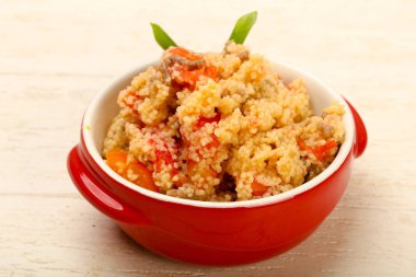 Etli ve sebzeli kuskus.