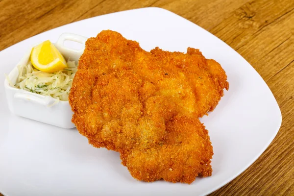 Cocina Checa Schnitzel Con Col Limón —  Fotos de Stock