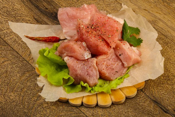 Trozos Cerdo Crudos Con Pimienta Sal Listos Para Cocinar —  Fotos de Stock