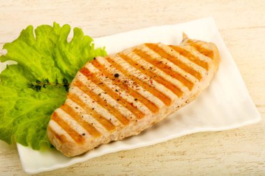 Baharatlar ve sos ızgara hindi biftek