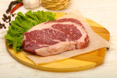 Pirzola pişmeye hazır.