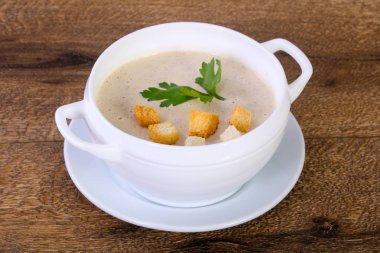 kremalı mantar çorbası maydanoz ile