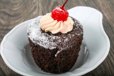 cherry ile çikolatalı kek