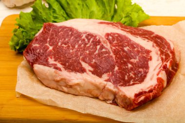 Pirzola pişmeye hazır.