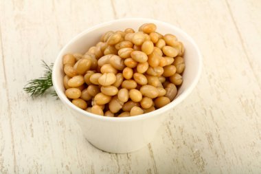 Dereotu şubesi ile kasede beyaz börülce