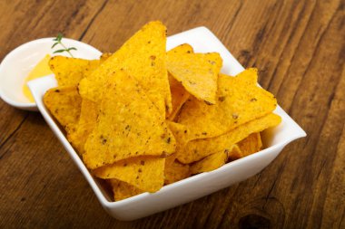 Nacho peynirli sos ile