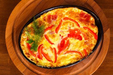 Omlet pastırma, domates ve biber ile