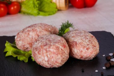 Çiğ Domuz pirzola - kıyılmış et