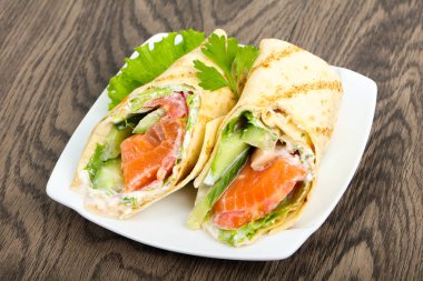 Somon ekmek rulo peynir ile