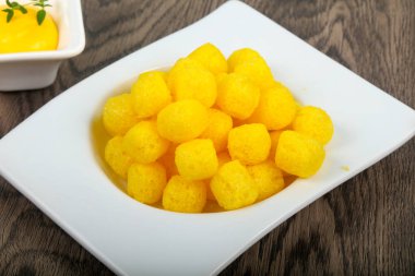 Peynir soslu Mısır topları