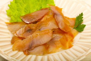 Füme yayın balığı fileto carpaccio