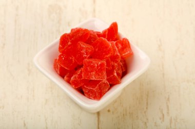 Kuru papaya yığın ahşap arka plan üzerinde