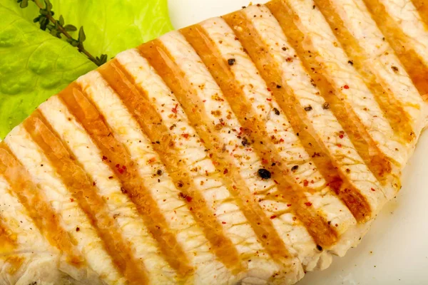 Baharatlar ve sos ızgara hindi biftek