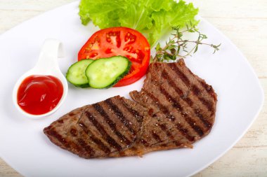 Izgara dana biftek sosu ve kekik ile