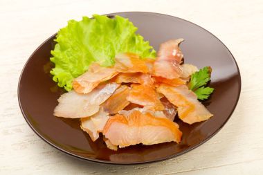 Füme yayın balığı fileto carpaccio