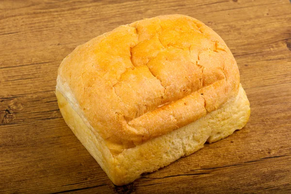 Σπιτικό Ψωμί Πέρα Από Ξύλινο Υπόβαθρο — Φωτογραφία Αρχείου