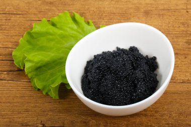 Siyah havyar kase yakın çekim 