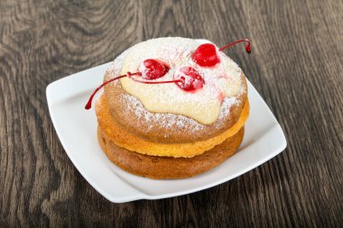 Kiraz ve shugar tozu ile gözleme