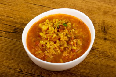 Beyaz Kharcho çorba yakın çekim 