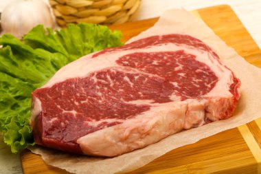 Pirzola pişmeye hazır.