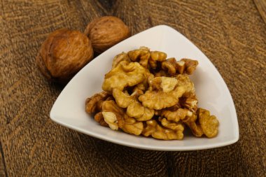 Kase üzerinde ahşap arka plan açık ceviz