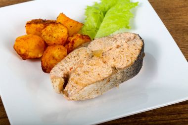 Kekik ile haşlanmış somon