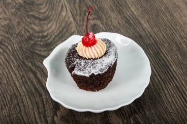cherry ile çikolatalı kek