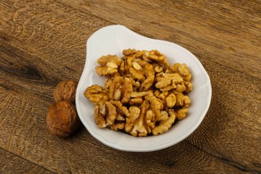 Kase üzerinde ahşap arka plan açık ceviz