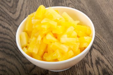 Kabın içinde Konserve ananas