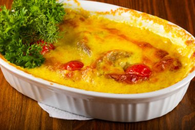 Cocotte kalamar ve peynir ile