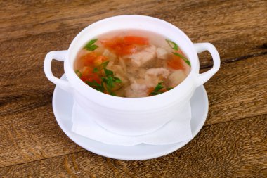 Havuçlu ve otlu tavuk çorbası