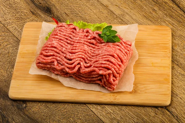 Мясо Говядины Базиликом Готовое Приготовлению — стоковое фото
