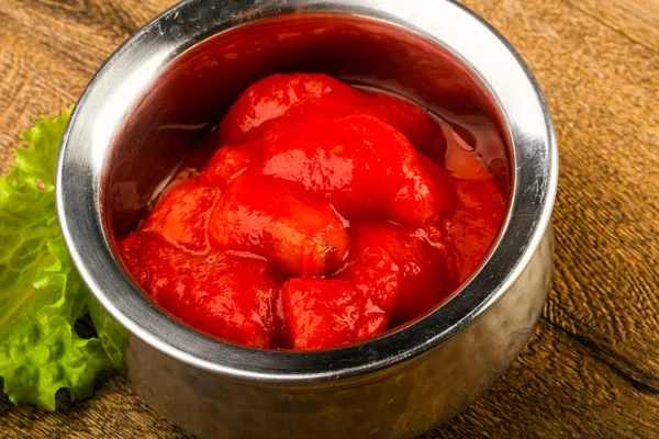 Geschälte Tomaten Mit Saft Der Schüssel — Stockfoto