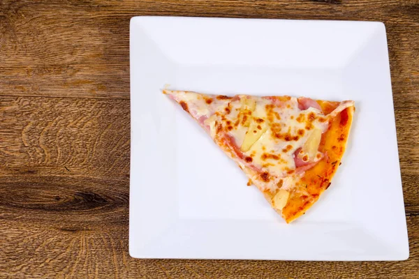 Пицца Ветчиной Сыром — стоковое фото