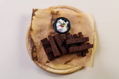 Siyah sarımsak ekmek snack