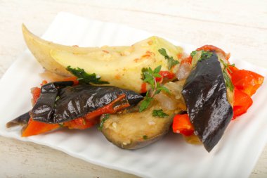 Buğulanmış sebze - patlıcan, domates, biber ve kabak