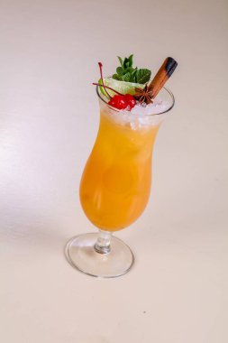 Tekila sunrise nane ile kokteyl