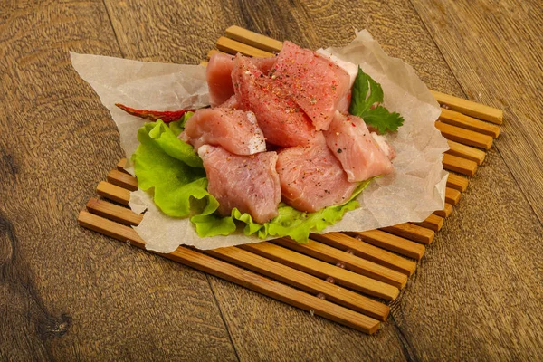 Pedaços Porco Crus Com Pimenta Sal Prontos Para Cozinhar — Fotografia de Stock