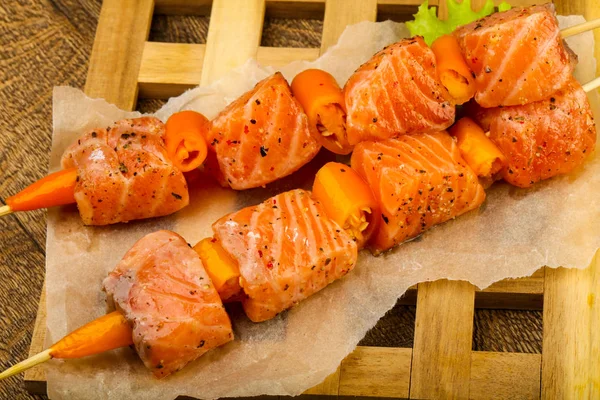 Pincho Salmón Crudo Con Especias Listo Para Cocinar —  Fotos de Stock