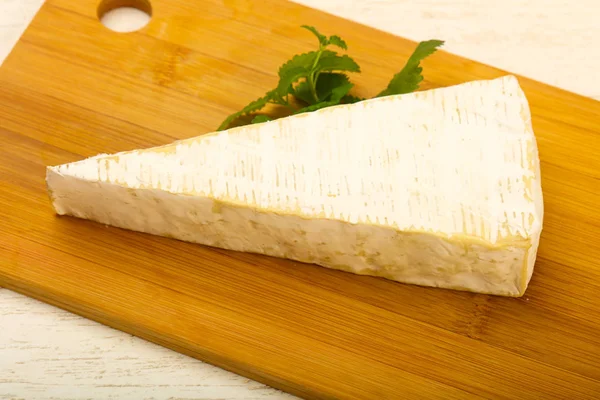 Brie Peyniri Ahşap Kartı — Stok fotoğraf