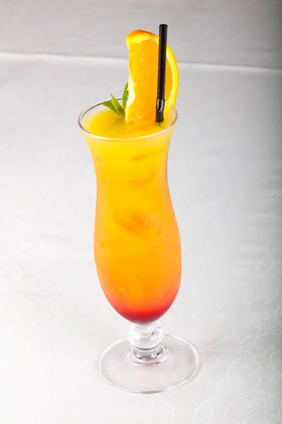 Tequila Sunrise Cocktail Sfondo Bianco — Foto Stock