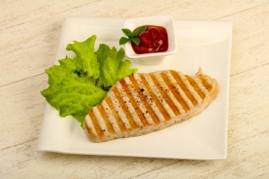 Baharatlar ve sos ızgara hindi biftek