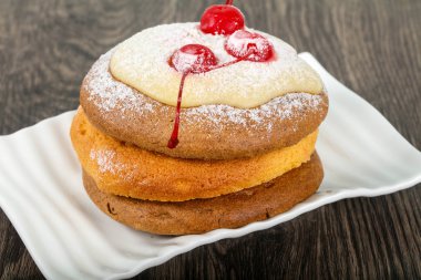 Kiraz ve shugar tozu ile gözleme