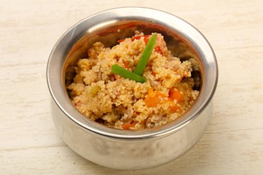 Etli ve sebzeli kuskus.