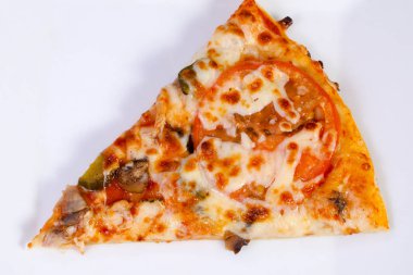 Etli ve peynirli pizza.