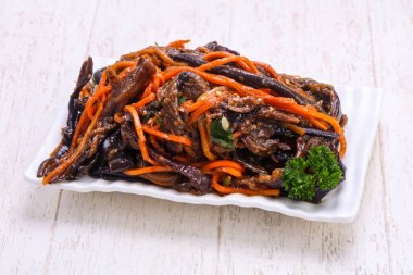 Kabın içinde turşu turşusu patlıcan