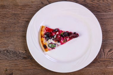 Meyve vegetarin pizza çocuklar için