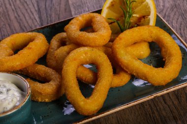 Hizmet limon sos ile kalamar halkaları