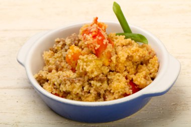 Etli ve sebzeli kuskus.